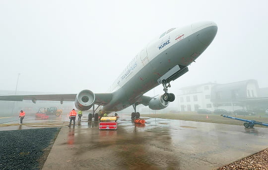 航空機救難機材の販売